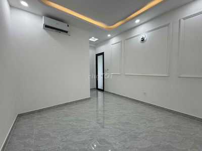 Phòng Mới, Sát Aeon