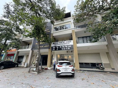 Nhà TP mới mặt tiền Lý Thái Tổ 5 phòng ngủ