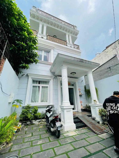 Biệt thự cao cấp cho thuê Q11.  gom 8PN 7WC.nội thất cao cấp