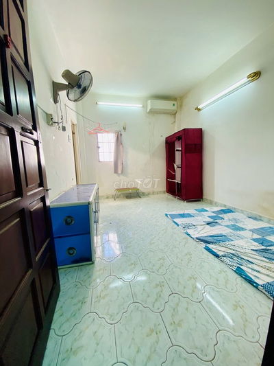 Phòng trọ nữ NVVP 18 m2 WC riêng hẻm rộng 8m Phú Nhuận gần chợ sân bay