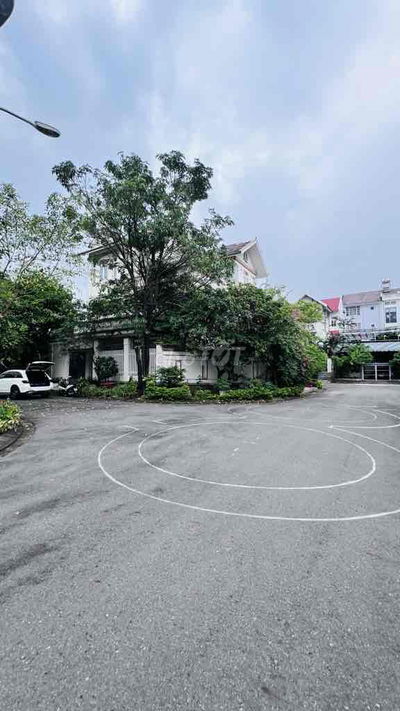 BIỆT THỰ 3 MẶT TIỀN – NGAY LÀNG ĐH VĂN HIẾN – 4 TẦNG – CÓ THANG MÁY