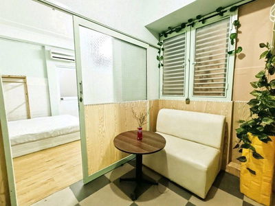 🍀P.10 trệt giá 5tr2 tách bếp có cửa sổ, rộng 20m2. Có phòng khách.