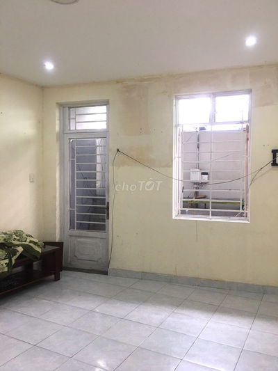 CHO THUÊ PHÒNG TRỌ MẶT TIỀN QUẬN TÂN BÌNH, XE HƠI ĐẬU CỬA LUÔN NHA