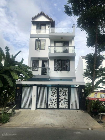 Bán nhà phố KDC Conic, 140m2 trục chính cực đẹp, giá chỉ 13,5 tỷ.