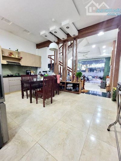 SẬP SÀN-NHÀ ĐẸP 2 TẦNG PHÚ LỘC–GẦN BIỂN, SÁT TRƯỜNG FPT–VỊ TRÍ ĐỈNH CAO, NHỈNH 6 TỶ