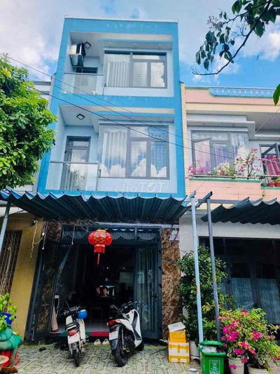 Bán Căn Nhà 3 Tầng Còn Mới Đường Dương Đức Hiền