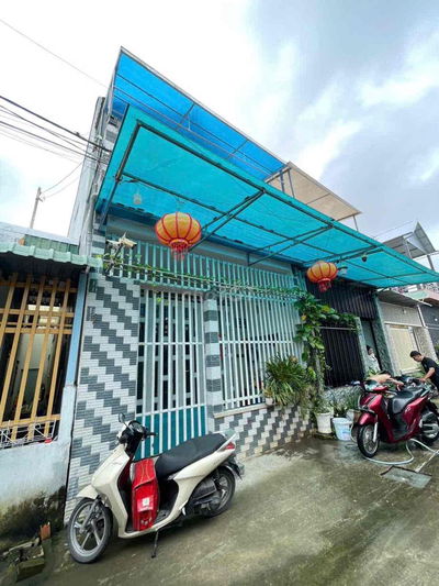 Nhà lầu 2 phòng 2 máy lạnh hẻm giáp KDC Stella Mega City