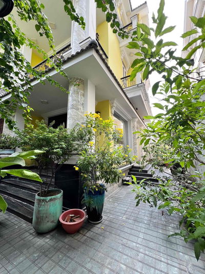 1%🌹 gửi Ae Môi giới .Bán biệt thư Đặng Thuỳ Trâm . Trệt 2 lầu tum.