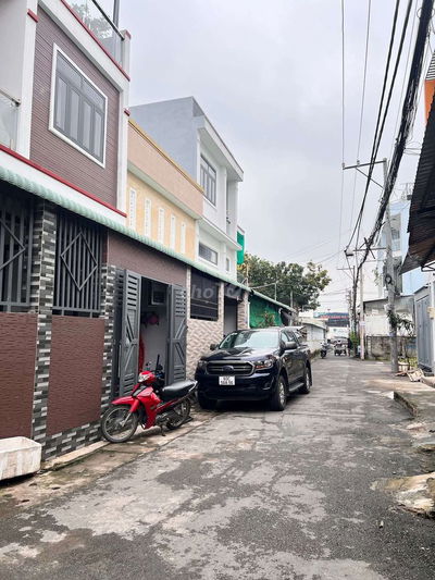 Nhà 3 tầng Phạm Văn Đồng Hiệp Bình Chánh  65m2 HXH ở ngay gần GigaMall