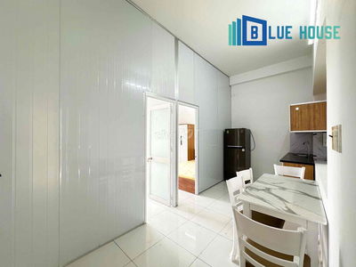 Cho Thuê 2PN 50m2 5ng5xe Balcon Cửa Sổ Full Nội Thất Ngay Âu Cơ LLQ