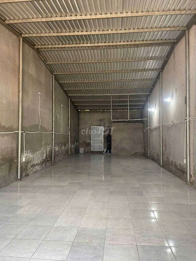 Kho 110m² có sẵn 3fa sạch sẽ làm kho gia công nhẹ giá rẽ 5tr /tháng