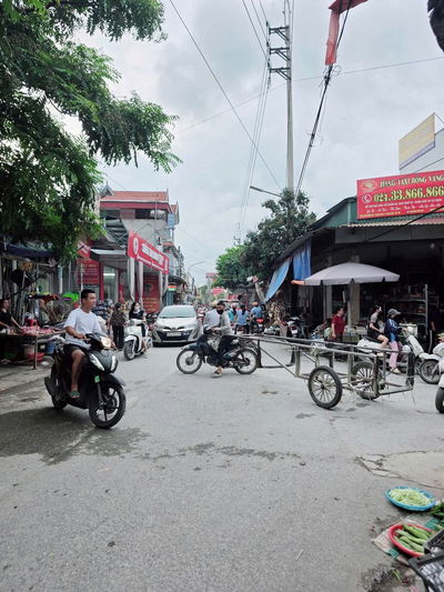 Nhà trục chính Tình Lam Kinh Doanh tốt ô tô đỗ trong nhà.