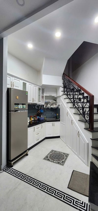 Cho thuê nhà Ngay Nguyễn Trãi P.Nguyễn Cư Trinh Q1 5x7m 4T 3PN 20tr