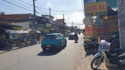 Nhà MT đường phan văn hớn DT : 5 X 38M , GẦN CHỢ ĐẠI HẢI