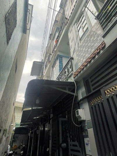 HÓT BÁN nhà bến xe buýt hiệp thành 3 lầu 24m2 .10m ra HT17 đuờng 8m