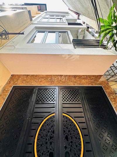 PHỐ VIP CẦU GIẤY- NHÀ 5 TẦNG, NGÕ THÔNG- CÁCH PHỐ 60M- TRƯỚC NHÀ RỘNG