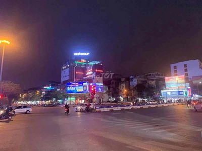 Bán nhà mặt phố Ô chợ dừa, Kinh doanh sầm uất, MT 4,5m, 21 tỉ