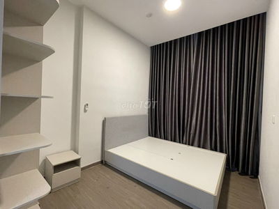 Cho thuê West Gate 7tr căn 2PN 2WC:máy nước nóng,2 máy lạnh, giường,tủ