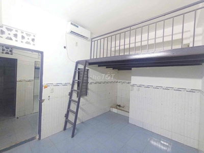 PHÒNG CÓ GÁC CAO SẴN MÁY LẠNH MỚI NGAY GẦN NHÀ THỜ PHAOLO, AEON