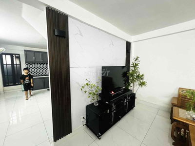 CHỈ 4 TỶ HƠN CÓ HẺM Ô TÔ CÒN TẶNG NỘI THẤT -  GIÁP CHỢ THỦ ĐỨC