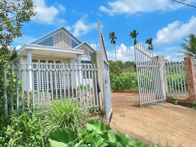 đất sổ hồng nhà ở đầy đủ dọn vô là ở