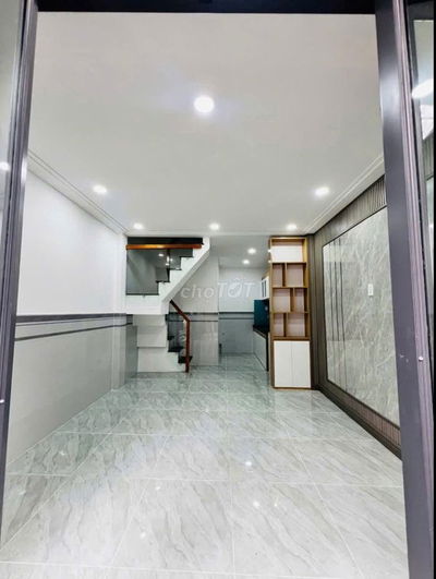 Bán nhà ngay ngã tư Vườn Lài, AN Phú Đông, giá 880 triệu