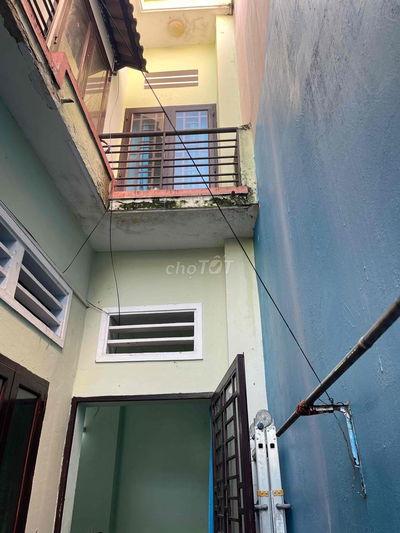 Cần cho thuê gấp nhà nguyên căn. đường Nguyên Hồng. hẻm 76: