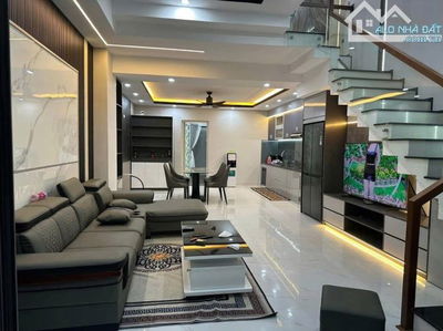 🔥 Nhà 3 tầng 3 mê đường 7m5 Hoà Phú 22 - Vị trí: Cách Biển 300m, gần trường cấp 1,2 ,3