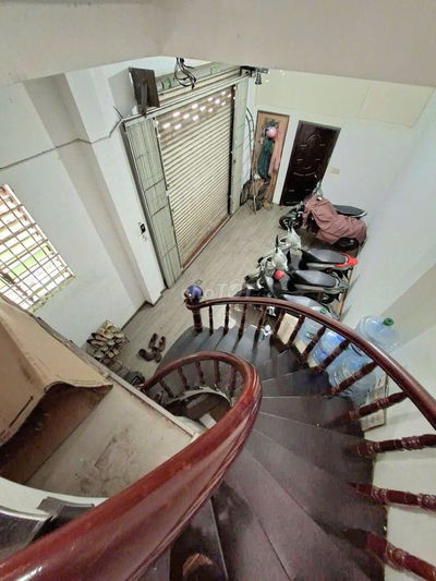 Nhà 05 tầng có hẻm hông mặt tiền Bạch Đằng