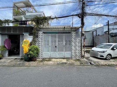 Nhà cấp 4 DT 136m2 Mặt tiền đường 379 gần Lê Văn Việt Q.9