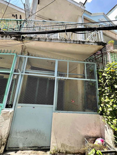 bán nhà sổ Hồng riêng vị trí đẹp. giá tốt