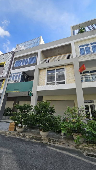 Bán Nhà Phố cạnh Truờng Ngô Thời Nhiệm. TPM.Nhà 3 lầu. Giá: 7ty5 tl