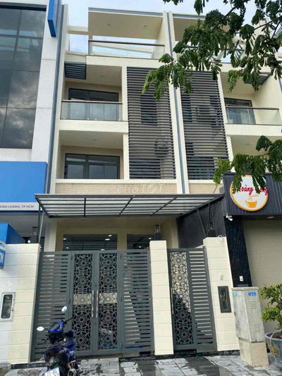 Cần Bán Cặp Nhà Liền Kề Mặt Tiền Phạm Hùng