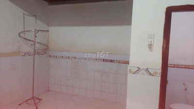 Phòng trọ có gác 20m2, hẻm 404 Lê Hồng Pho g