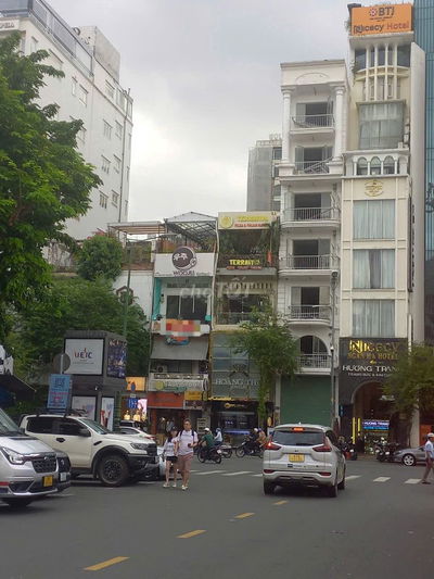 MB Lê Thánh Tôn Q1. Đối diện chợ Bến Thành. DT 4x22m chỉ với 40tr