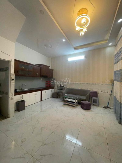 nhà 5x6m trệt 2 lầu 3 phòng ngủ 3wc, sát trường học Kim Đồng