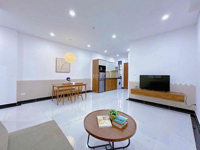 Cho thuê 2 PHÒNG NGỦ 2 WC rộng 70m2 NGAY NGÃ TƯ HÀNG XANH tiền đi Q1