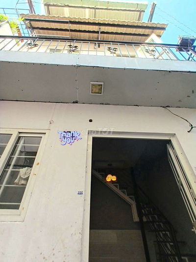 Nhà 3 tầng khu Quận 1, hẻm rộng, chỉ 3 tỷ nhỉnh, giá cực rẻ