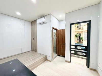 Phòng Ban Công - Cửa Sổ FullNT Mới 100% Ngay Phan Xích Long