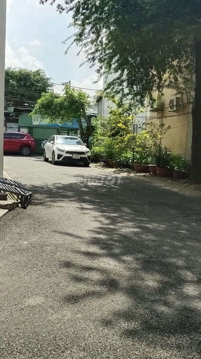 Gần ST Emart 2, Nhà 4 Tầng Xe Hơi Ngủ Trong Nhà 6 Phòng, Ngang 10m