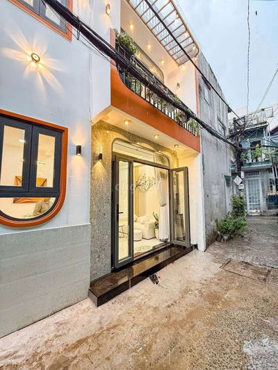 Xe hơi ngủ nhà 2 tầng đẹp ở ngay đường Phan Văn Trị 35m2_5,25 tỉ có TL