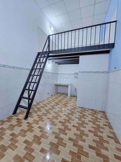 Phòng mới 25m2 có gác ngay Khu CNC, vòng xoay Phú Hữu, rộng, an ninh