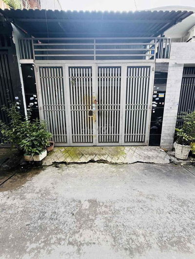 NGAY CHỢ BÌNH LONG SÁT TÂN PHÚ - 4x20 - NHÀ CẤP 4 CÓ LỬNG - HẺM 6M OTO