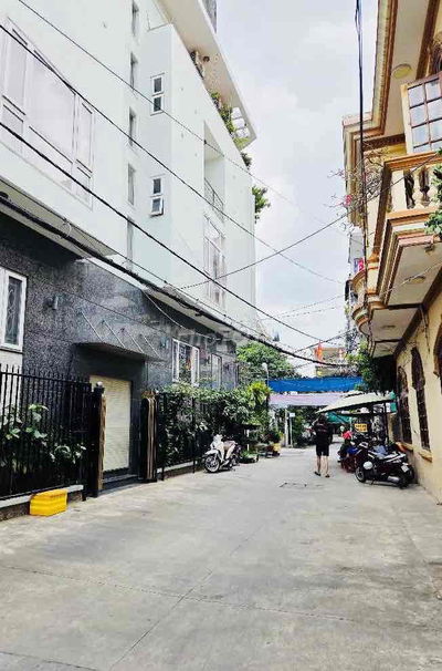 NHÀ  3 TẦNG CHẮC CHẮN, gần GO! NGUYỄN THỊ THẬP Hẻm THÔNG. Chỉ 6 tỷ nhẹ