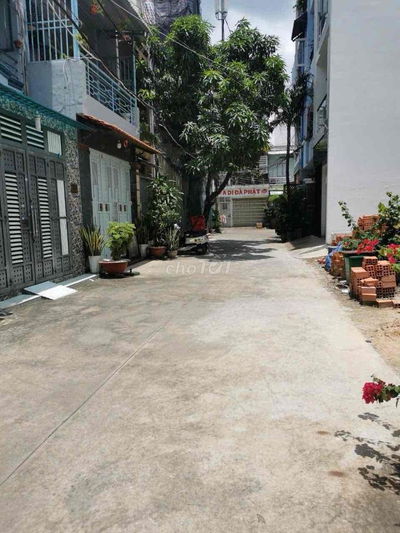 Nhà ngay hồ bơi tây thạnh 5 x 12m 1 lầu btct gia 6,5 tỷ