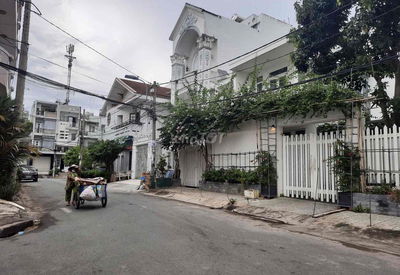 Biệt thự khu Bình phú, dt 8x16 , hầm , hướng tây