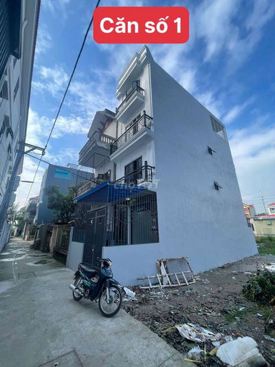 Nhà 60m 240m sử dụng.4 tầng 5 phòng 3 vệ sinh giá hơn 5 tỷ