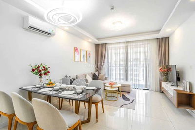 Căn hộ Nguyên Hồng 2PN full nội thất, căn góc view LandMark sổ có sẵn