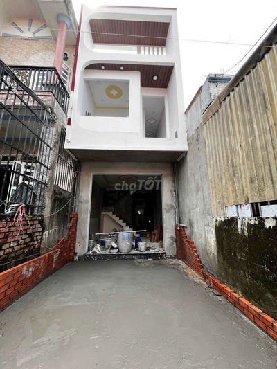 Nhà phố đang hoàn thiện gần chợ Bình An và làng đại học quốc gia Tphcm