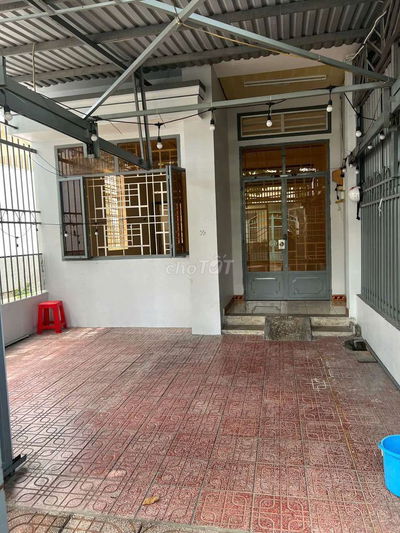 Nhà 3 phòng ngủ sân ô tô